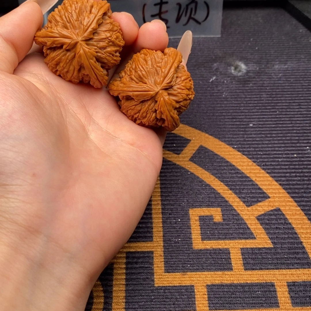 余***乐吊坠文玩核桃白狮子