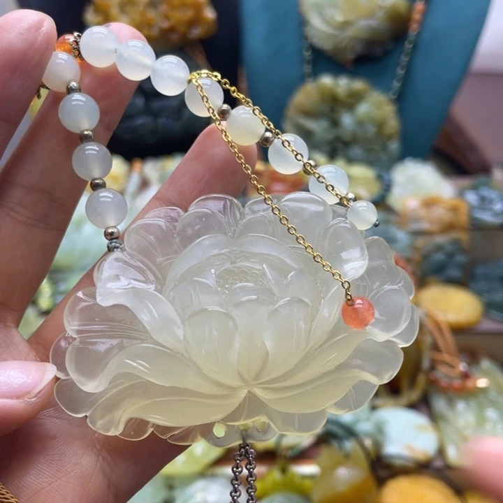 蛇纹石玉未镶嵌颈饰