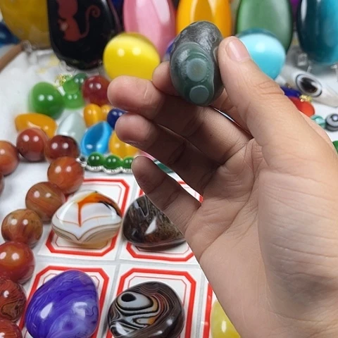 玛瑙/玉髓耳钉未镶嵌