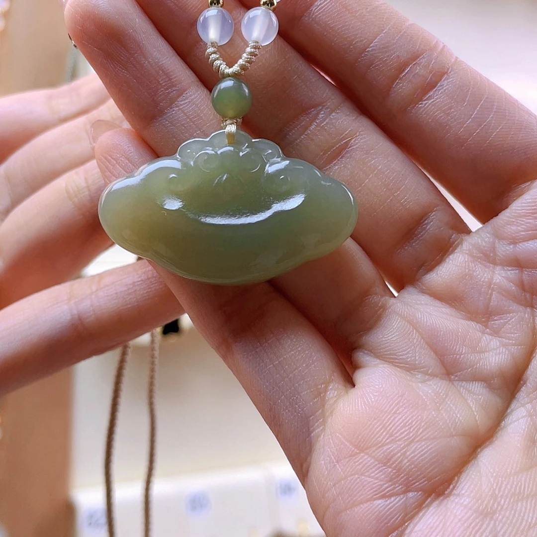 和田玉吊坠(赠链)未镶嵌我**心