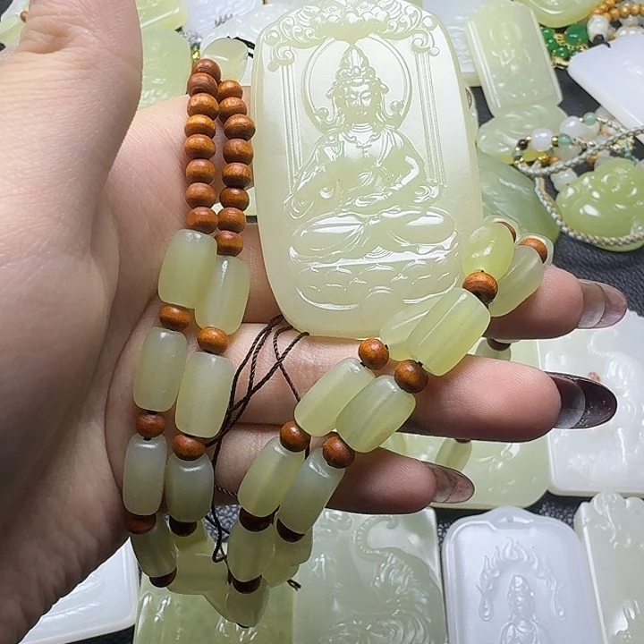 石英质玉未镶嵌颈饰