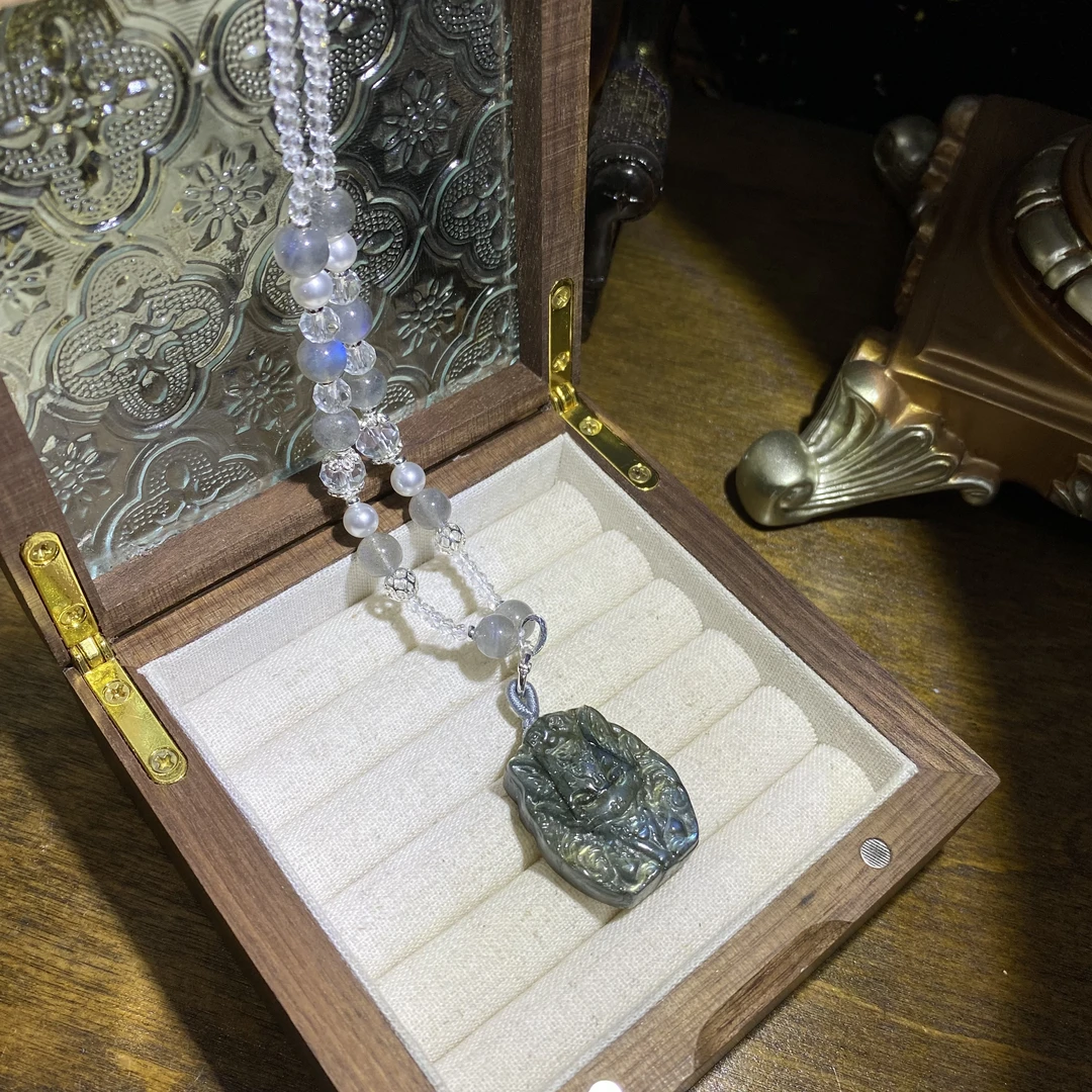 D109-天然灰月光吊坠多样性发其一