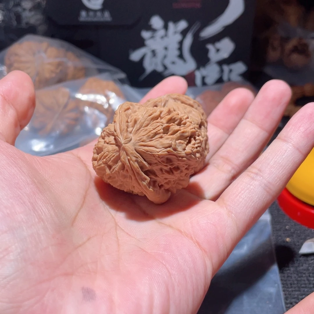 桃核把件40全品白狮子