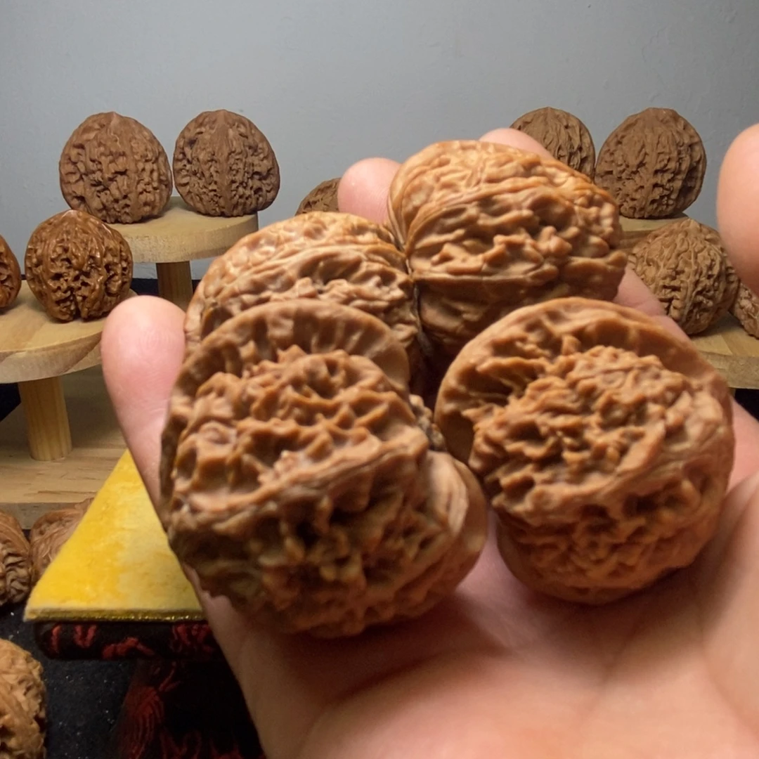 美***間文玩核桃吊坠白狮子宫灯