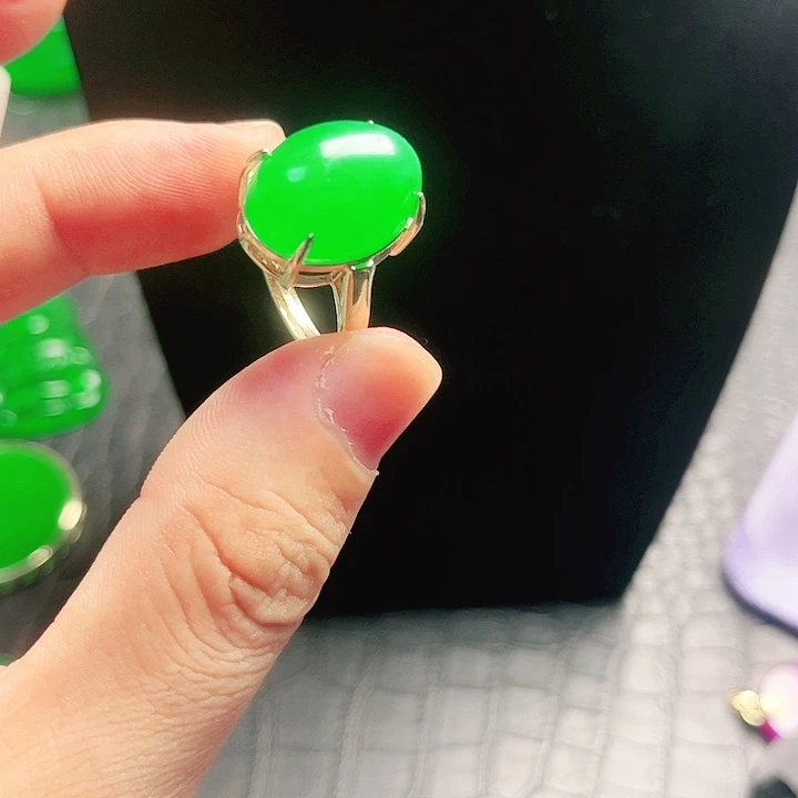 颈饰14K金镶嵌翡翠戒指