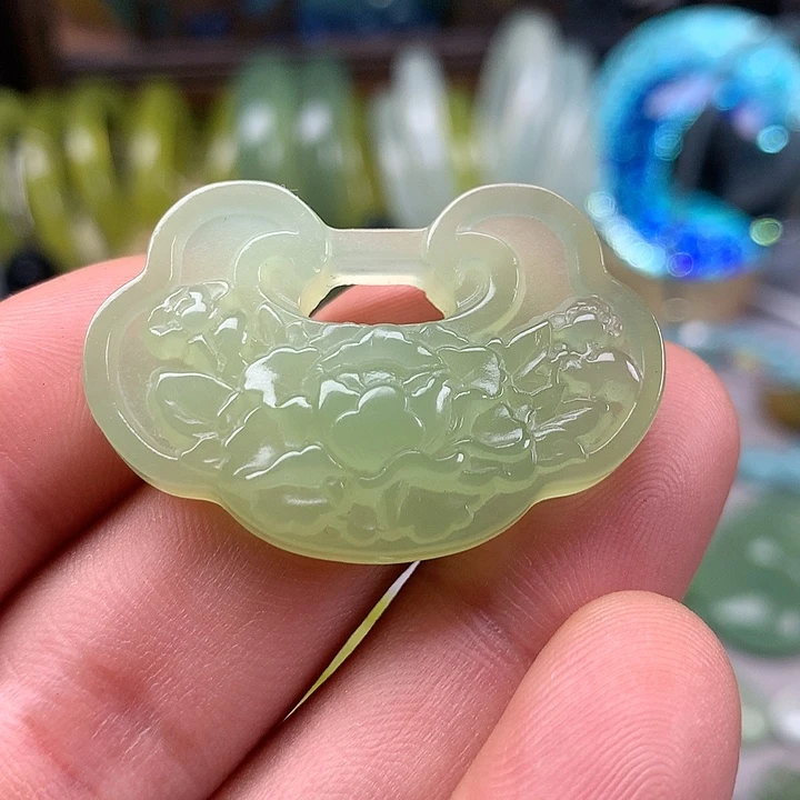 蛇纹石玉挂坠未镶嵌?**?