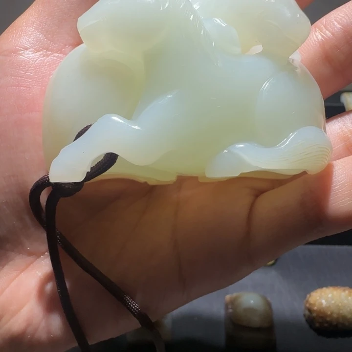 蝴***兰未镶嵌和田玉（糖玉）挂件