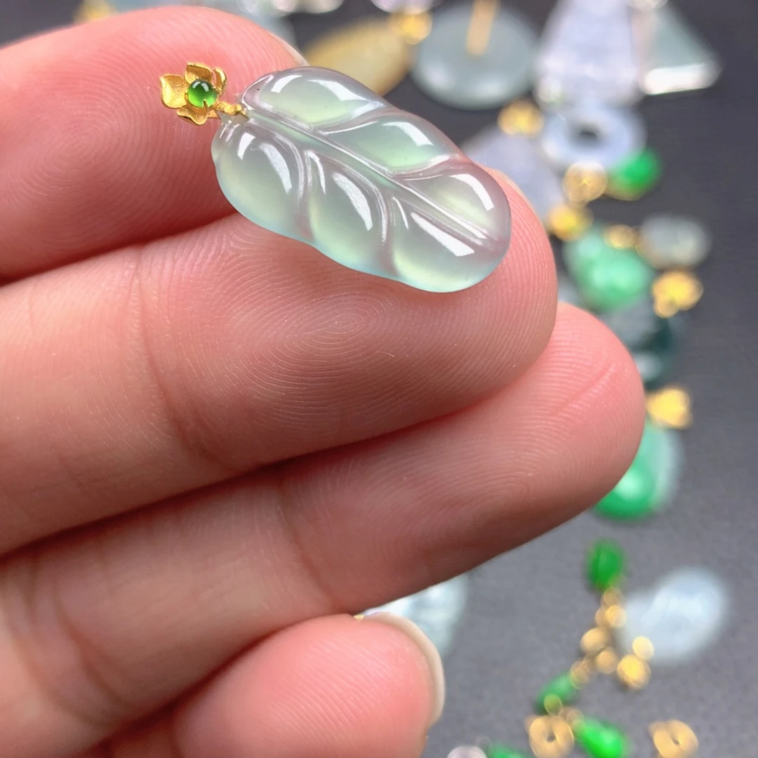 【闪购商品】颈饰18K金镶嵌翡翠翡翠