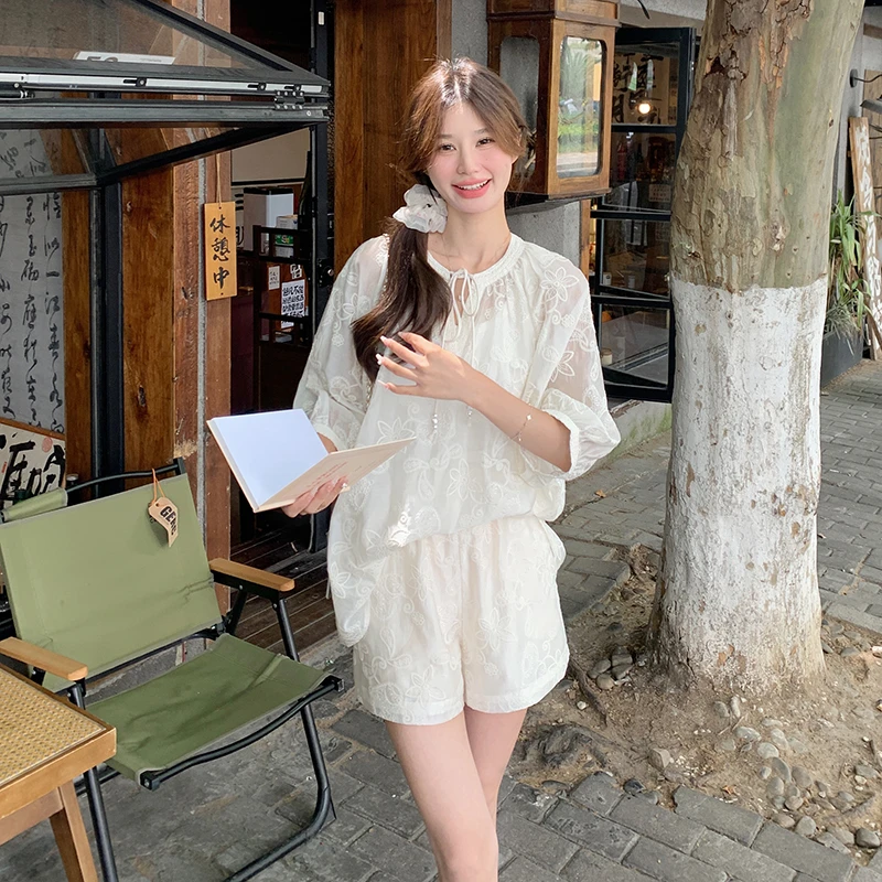 显瘦套装洋气蕾丝夏季刺绣套装女夏2025新款法式气质圆领上衣阔腿