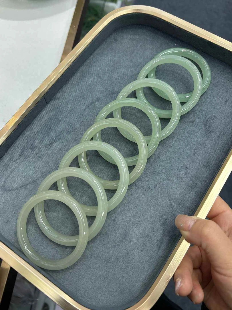 ##【精品】【冰柚】东陵玉圆条手镯（有纹线色点拍一发一多样发货)