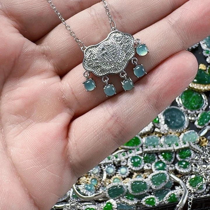 翡翠颈饰未镶嵌天然A货翡翠放漏