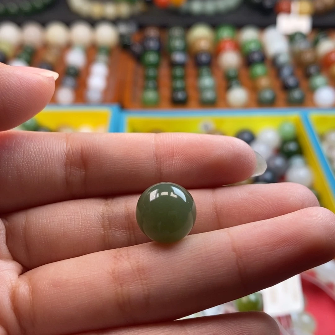 和田玉未镶嵌珠宝奇石福利深湖水绿单珠z12（有生长纹