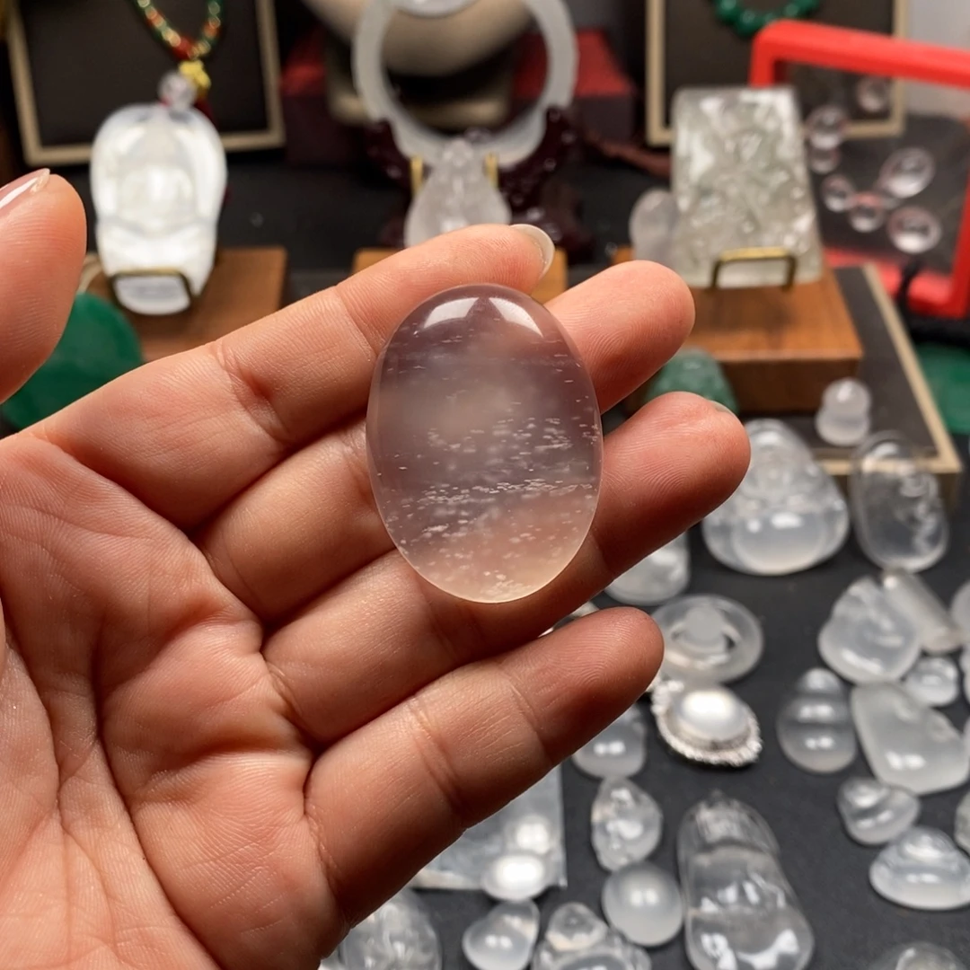 欢***菜石英质玉未镶嵌颈饰