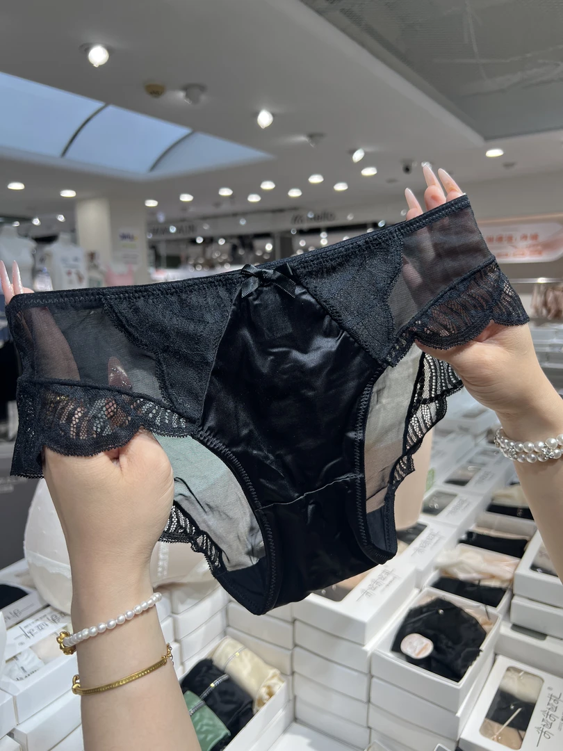 低腰火辣拼接蕾丝女三角内裤黑色三角裤时尚。梨花雨眠