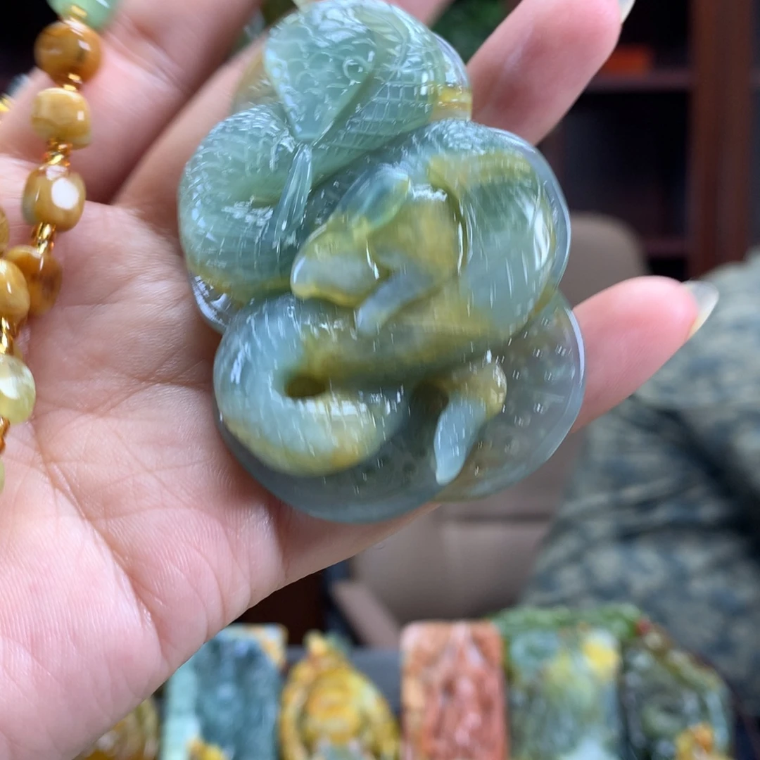 未镶嵌蛇纹石玉颈饰