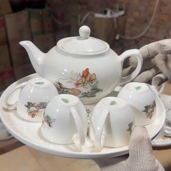 库存微瑕多孔茶壶一套容量800毫升