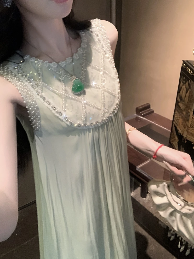 【雅乔定制】清花赋 重工钉珠胸片流光缎背心式连衣裙DYLL-25066798