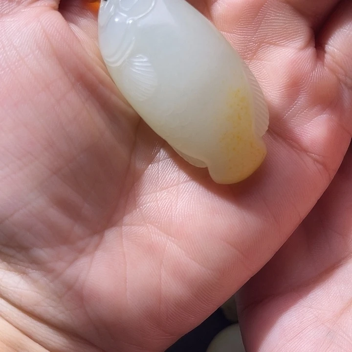 烟***意和田玉未镶嵌颈饰