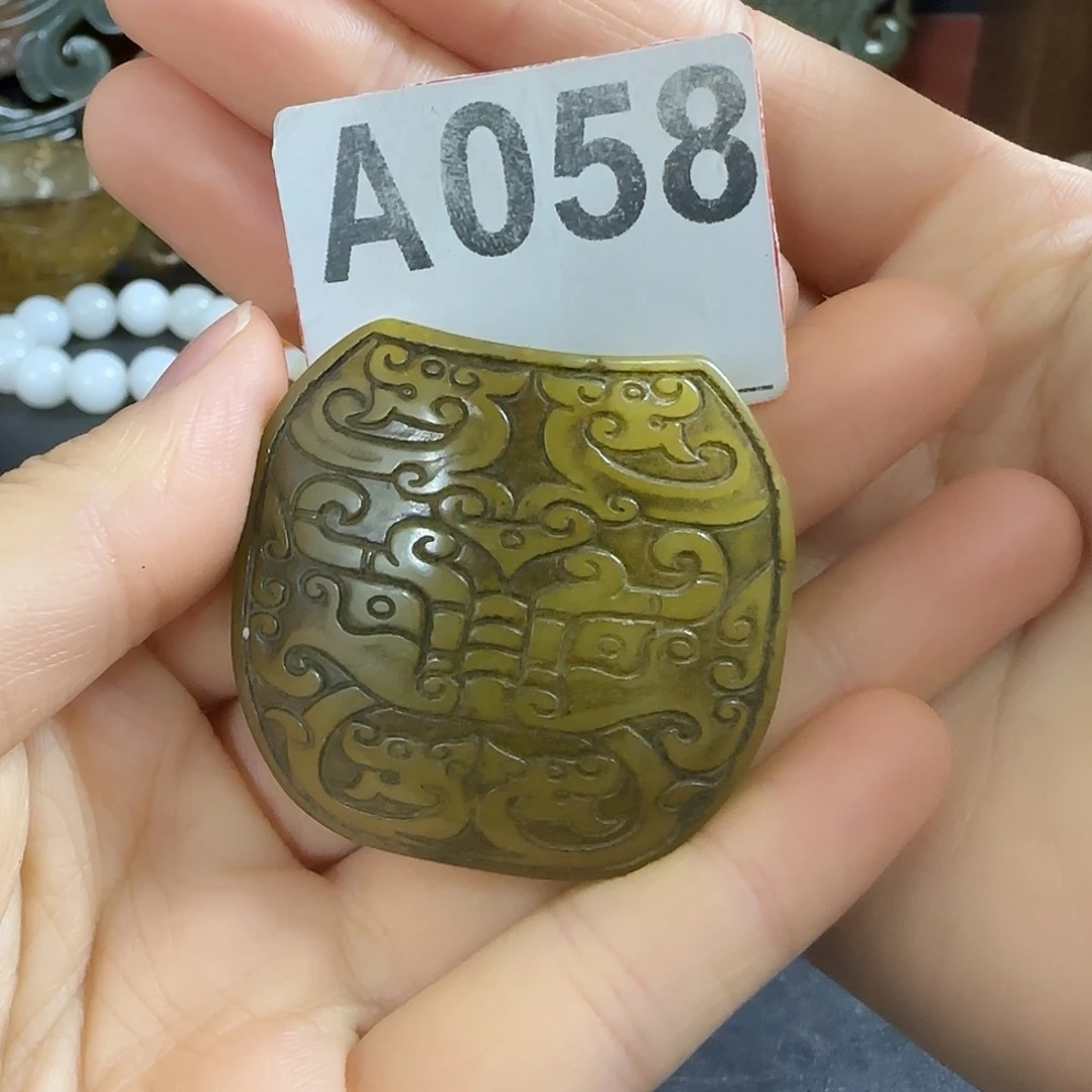 透闪石质玉未镶嵌挂件