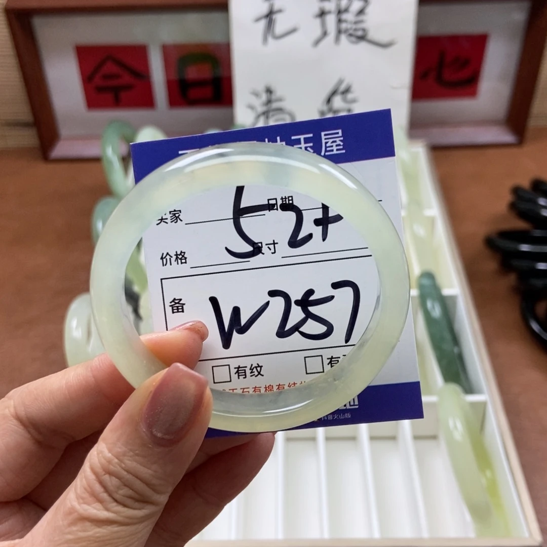 岫玉手镯手镯未镶嵌