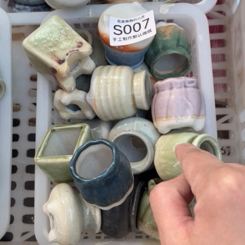 紫砂花盆微瑕007口径3厘米左右