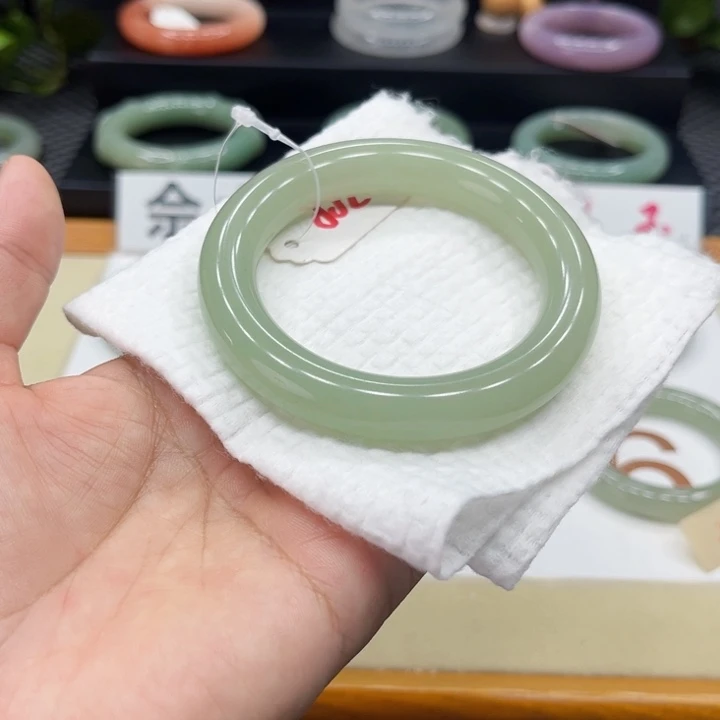 石英质玉手镯未镶嵌z****