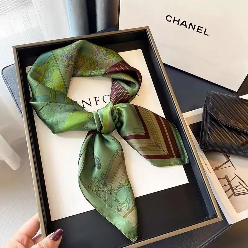 绿色马车 70*70方巾F03fl