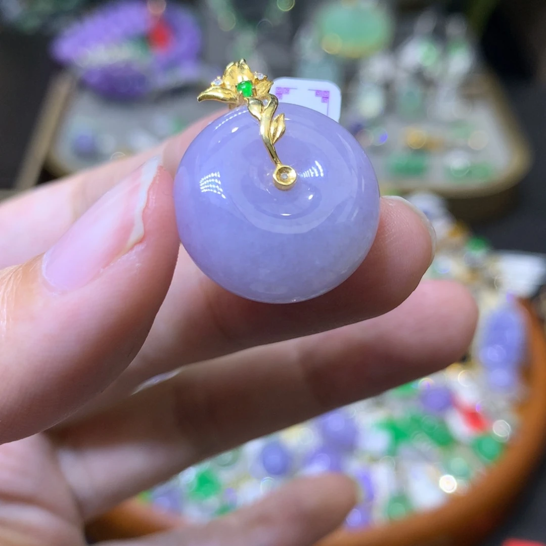 颈饰18K金镶嵌翡翠