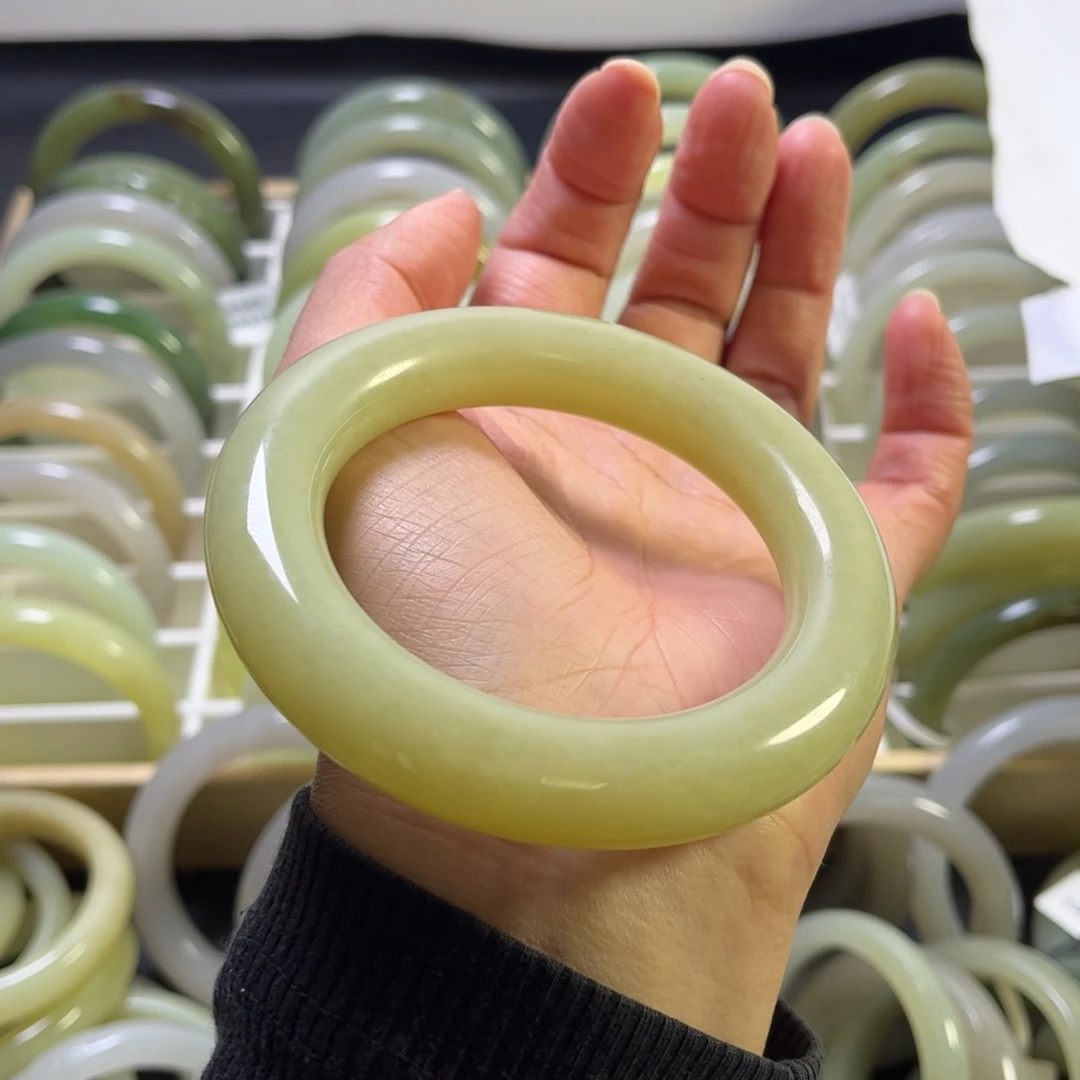 和田玉未镶嵌手镯57圈