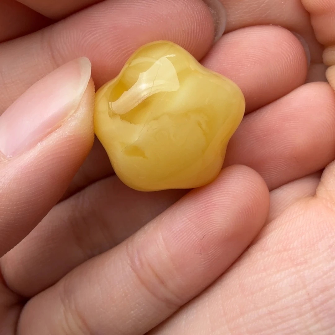 未镶嵌琥珀珠宝奇石