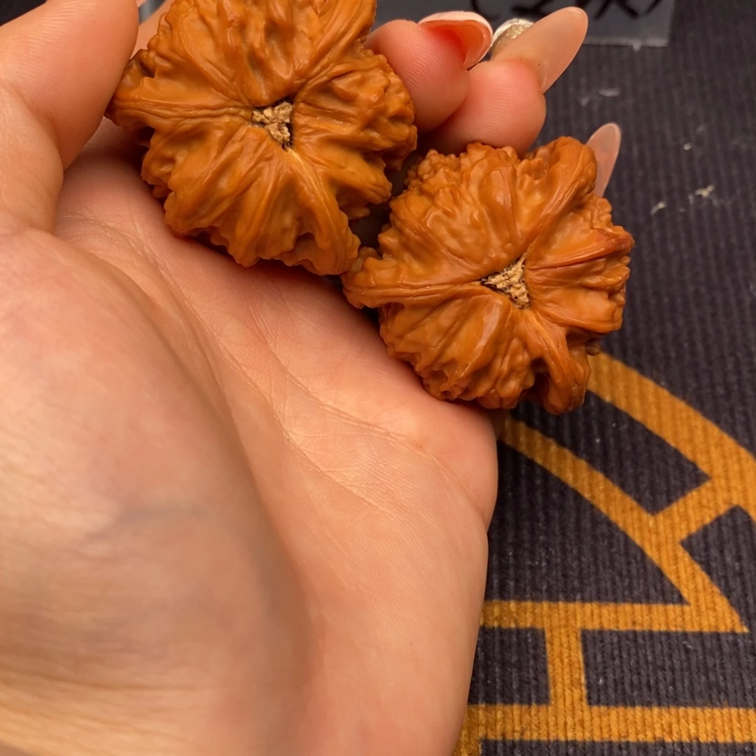 三***i文玩核桃吊坠白狮子