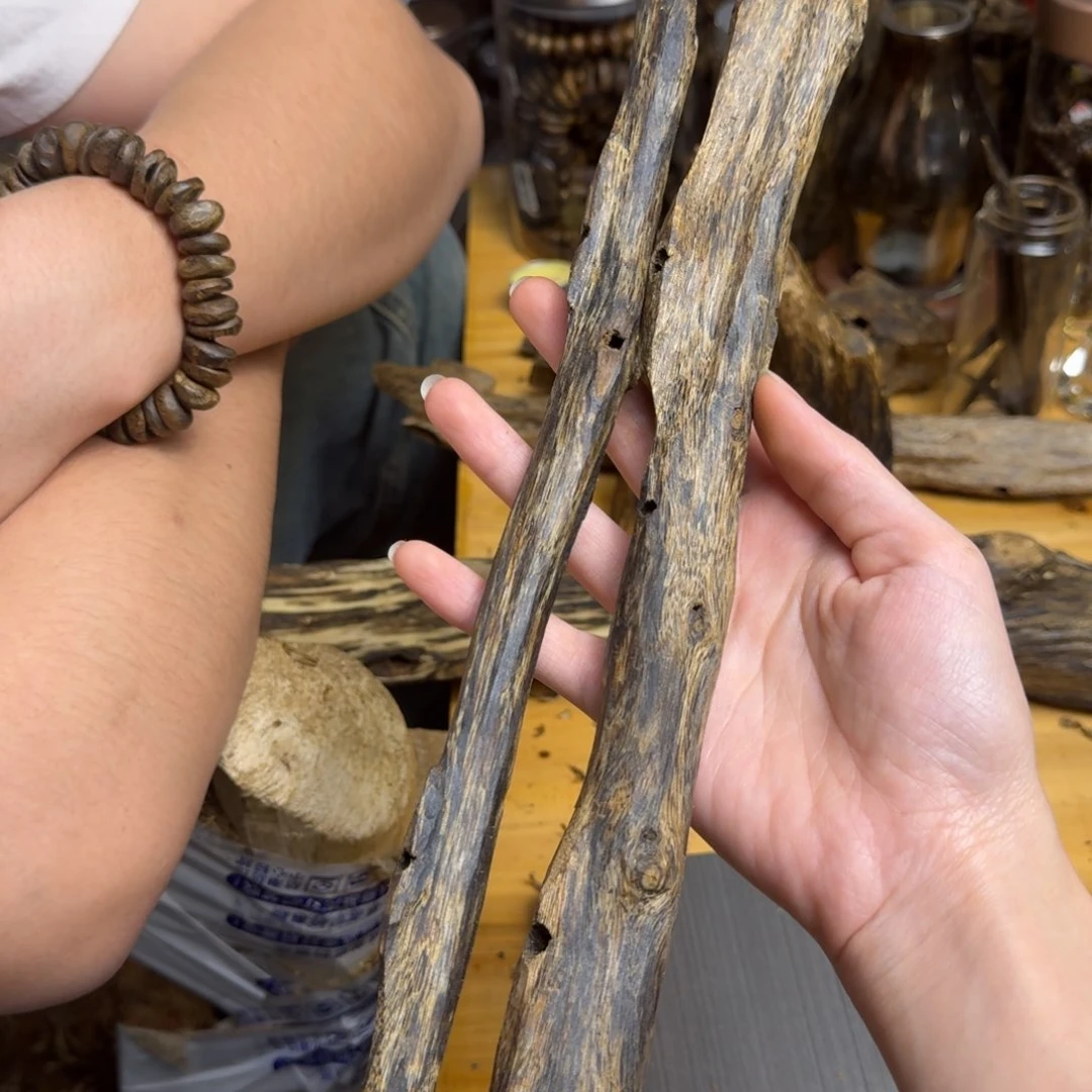 沉香手把件张勺子品种块料90克