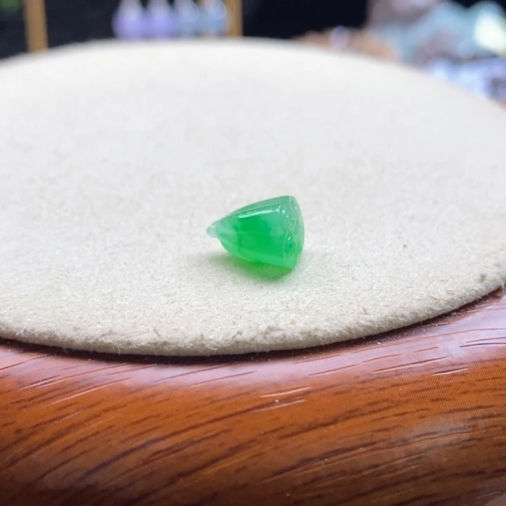 翡翠未镶嵌颈饰梓****)翡翠冰绿莲蓬