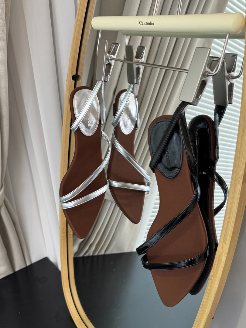 法式简约尖头一字带坡跟凉拖鞋女夏季时尚外穿真皮露趾时装凉鞋