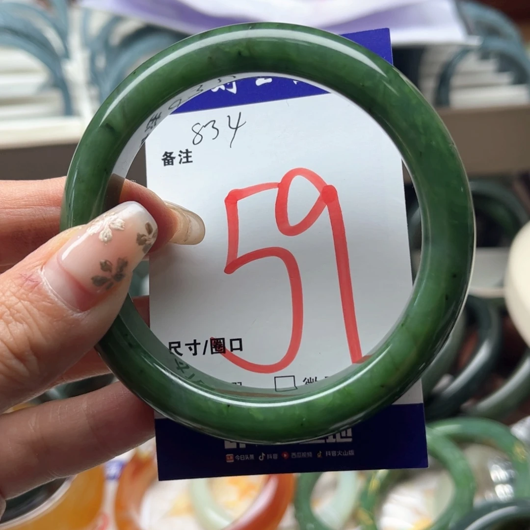 皮***妈和田玉未镶嵌手镯