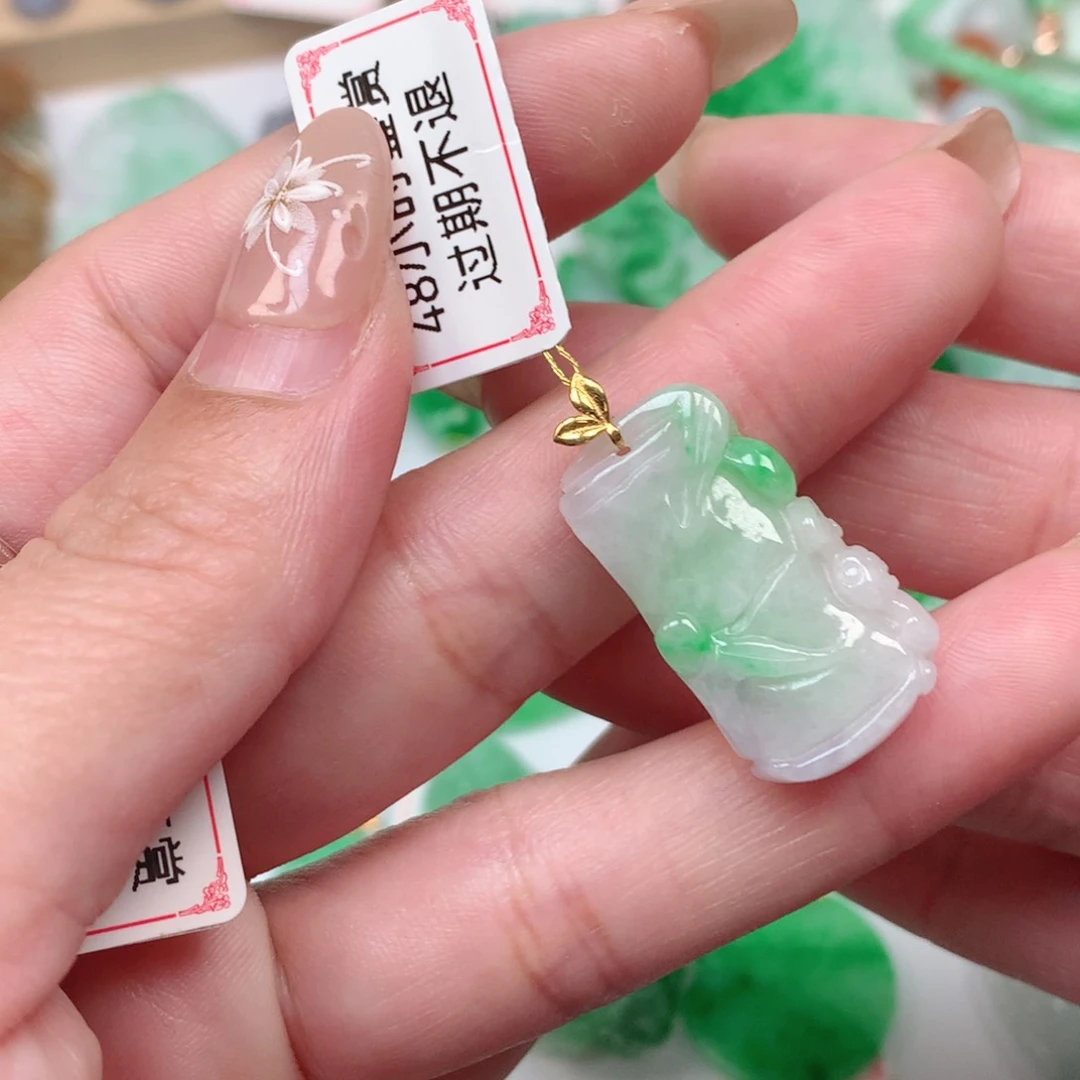 吊坠(不含链)未镶嵌翡翠