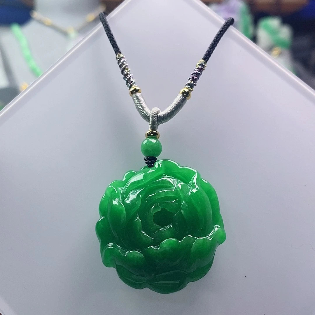 翡翠未镶嵌吊坠(赠链)