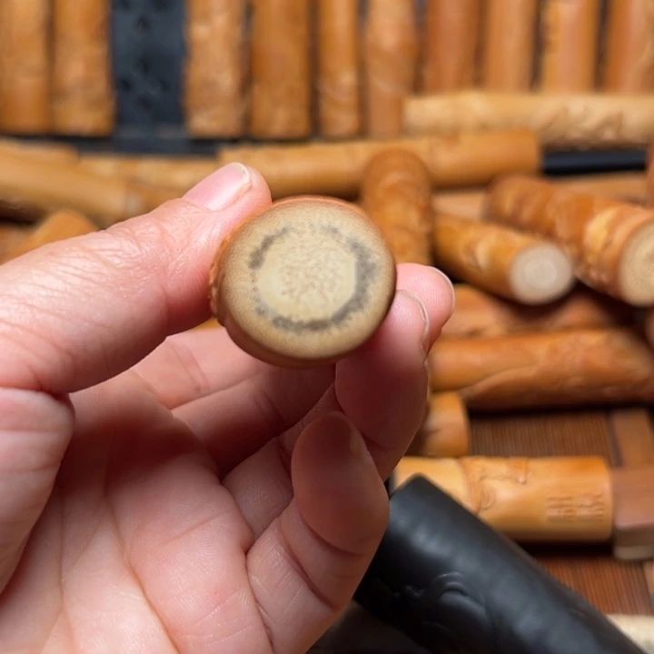 为***书实心竹雕刻手把件