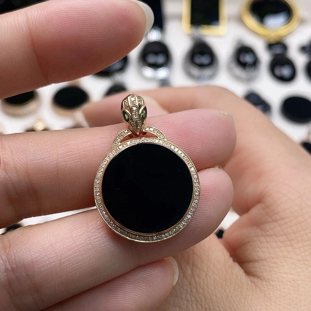 翡翠18K金镶嵌颈饰