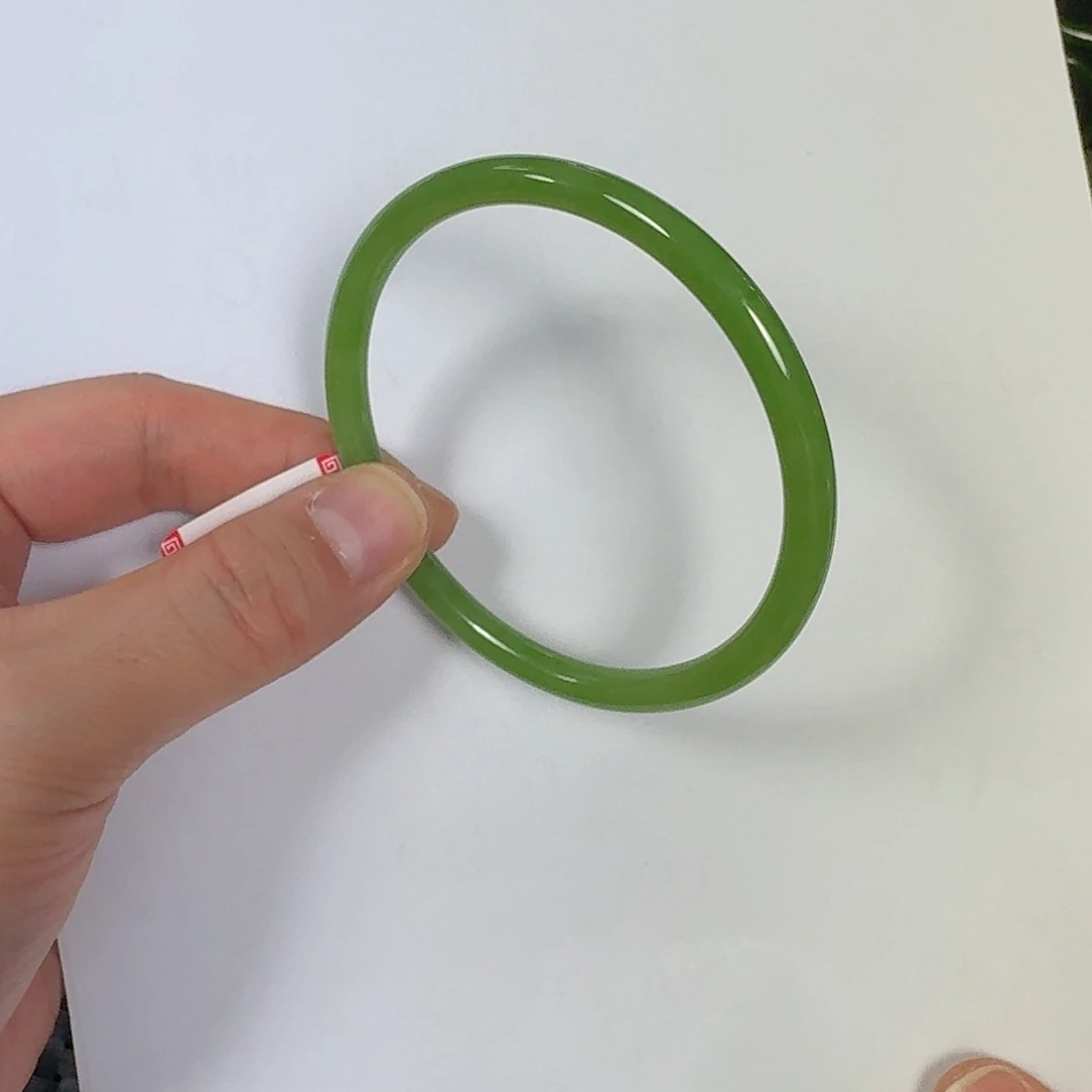 云***窝和田玉（碧玉）未镶嵌手镯56乌兰乌德苹果绿叮当