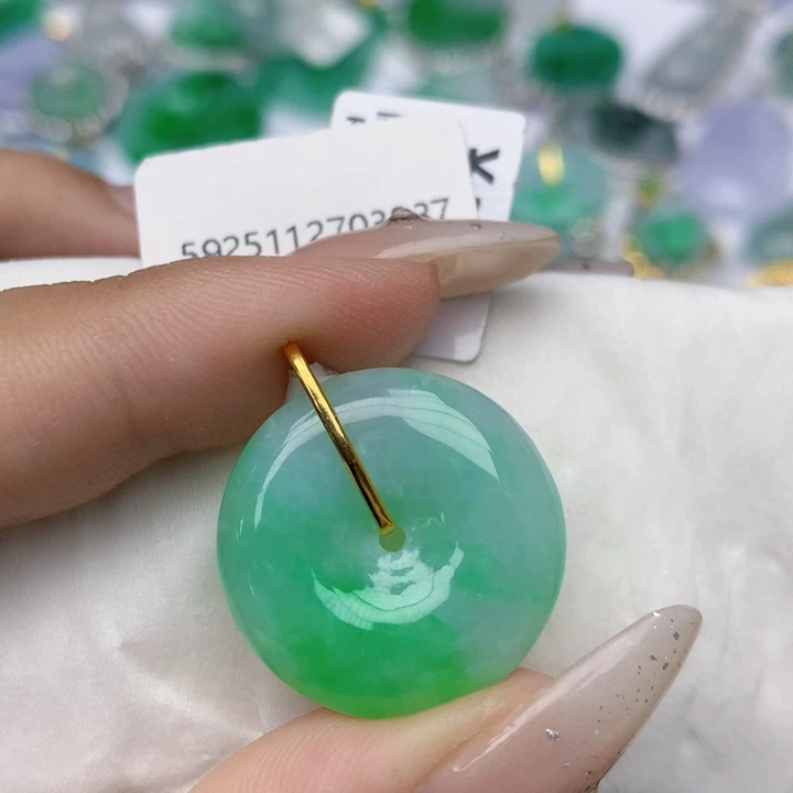 翡翠18K金镶嵌颈饰