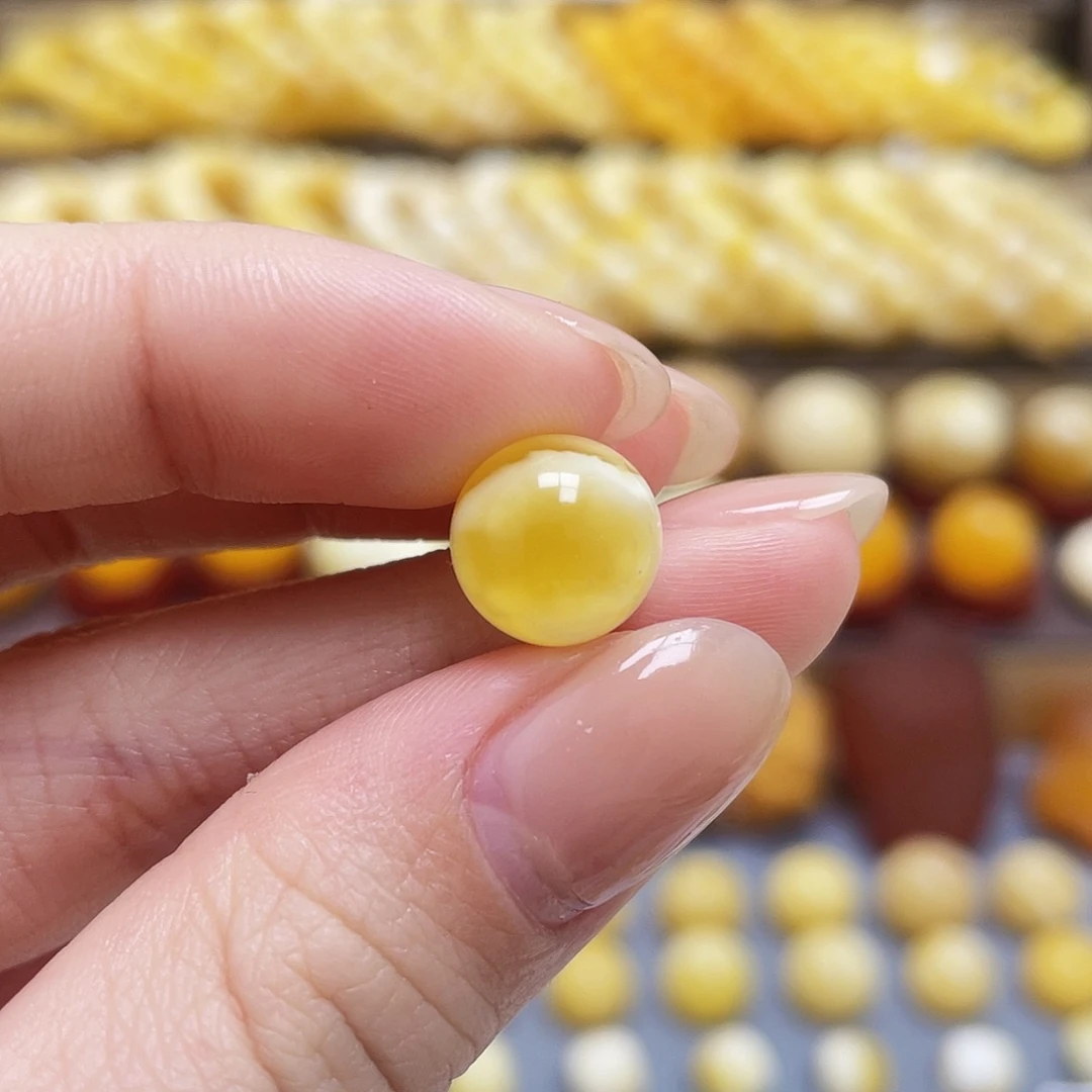 琥珀裸石未镶嵌蜜蜡圆珠10.6mm微瑕
