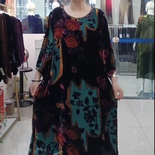 宽松遮肉精致优雅桑蚕丝植绒圆领中长连衣裙