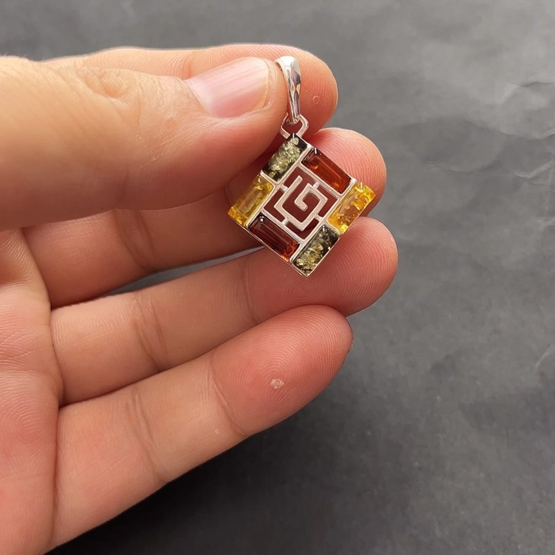 琥珀未镶嵌裸石吊坠