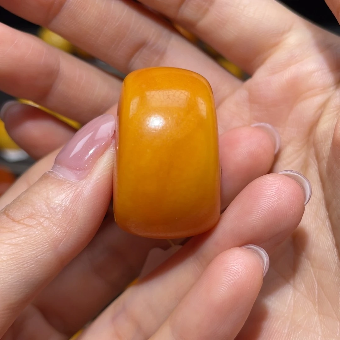 【闪购商品】琥珀裸石未镶嵌马蹄