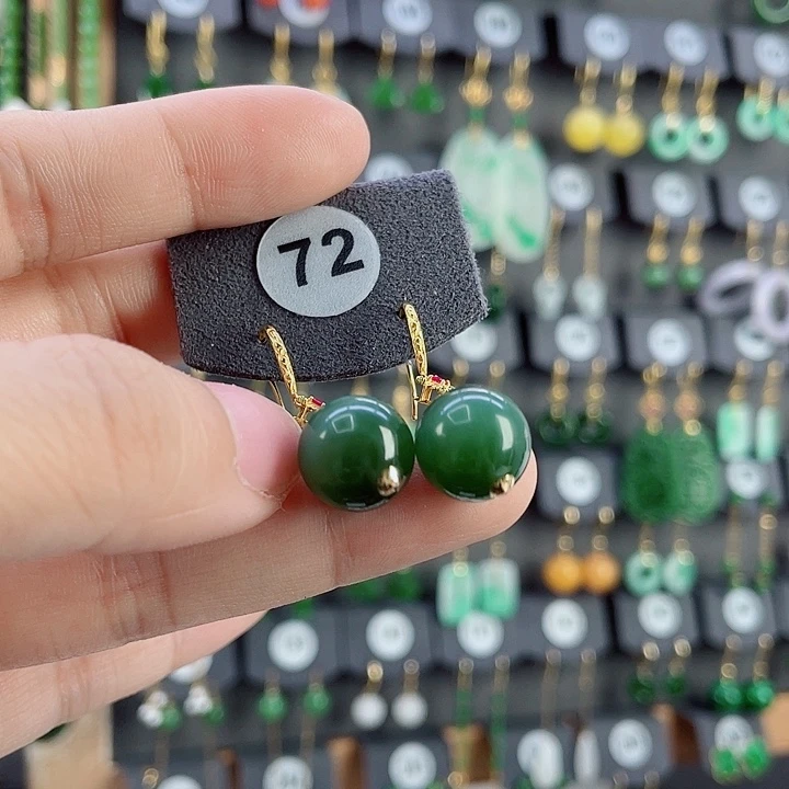 18K金镶嵌和田玉耳饰