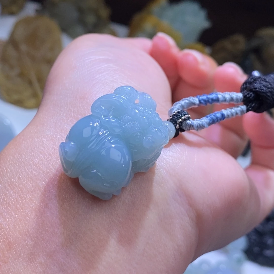 翡翠未镶嵌颈饰貔貅