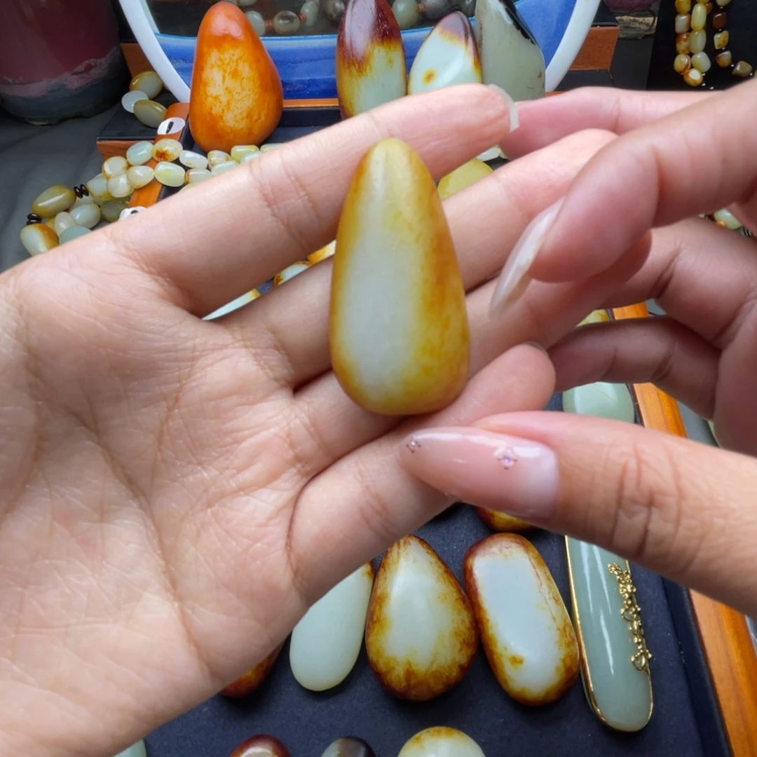 和田玉未镶嵌颈饰陈*志