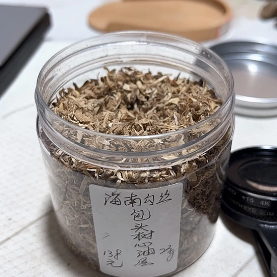 沉香手把件沉香包头树心油勾丝，清香甜