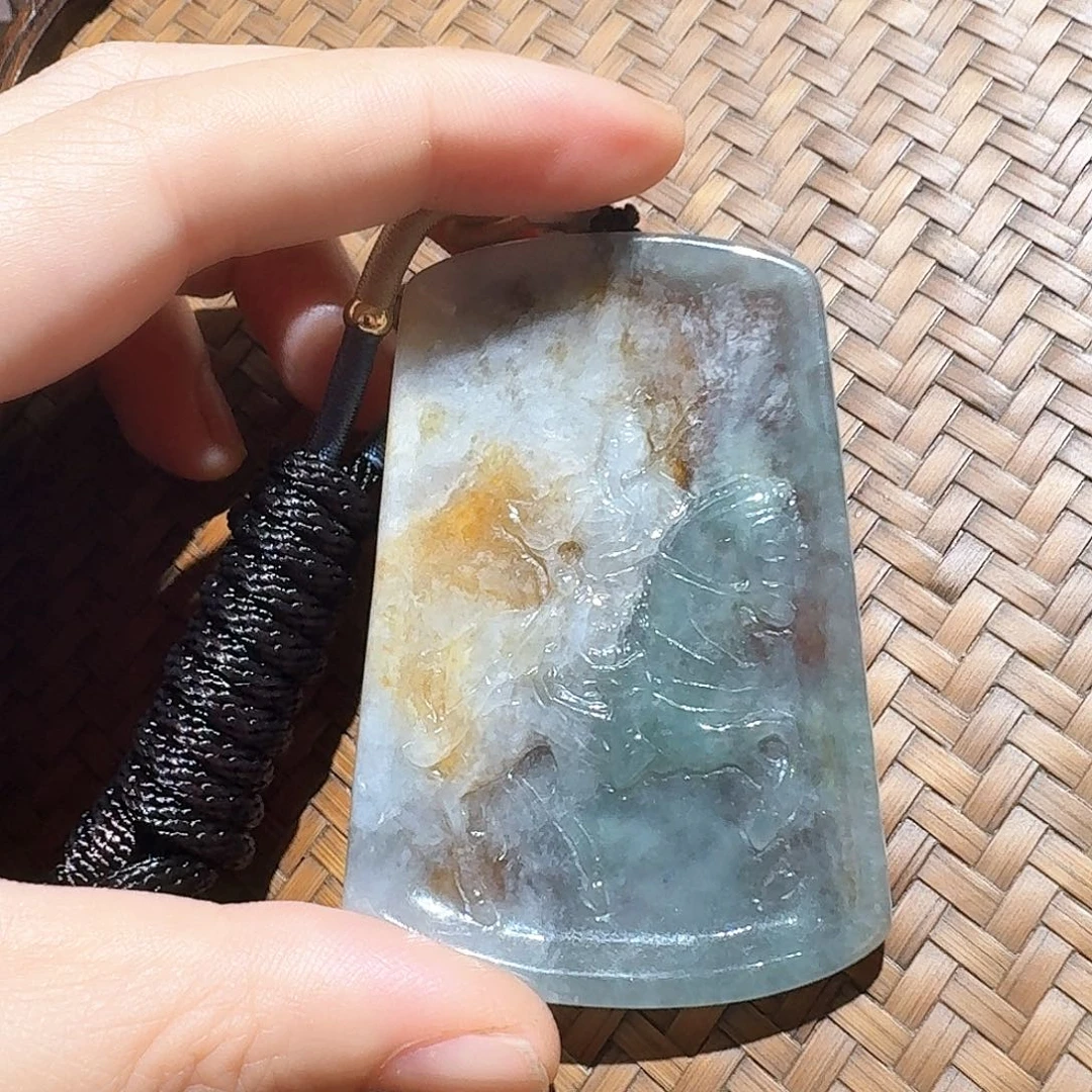 颈饰未镶嵌翡翠个性十足